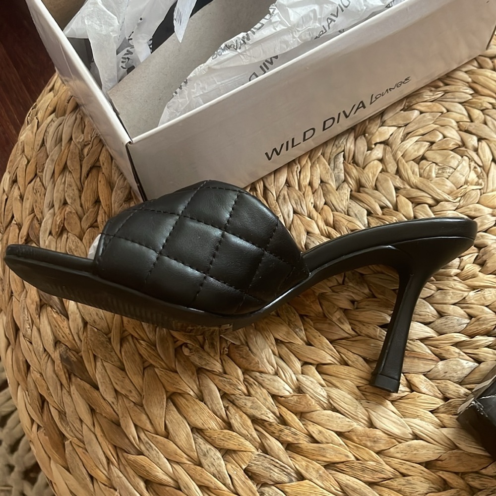 Super Sexy Chic Quilted Slide heels in Jet Black for a Lux Look! 👡🤩